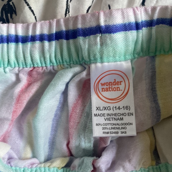 Brand:wonder nation, very colorful shorts - Picture 3 of 3